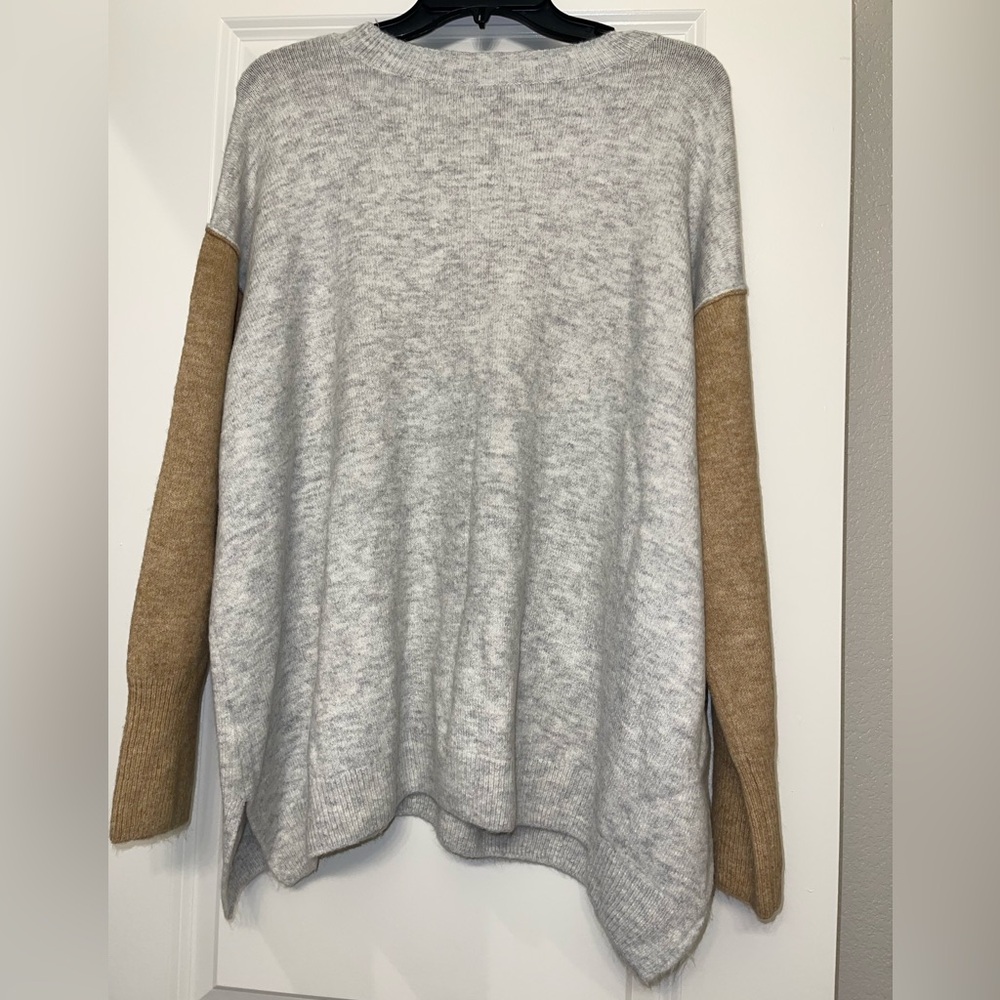 Vince Camuto grey/ tan sweater - Picture 5 of 6